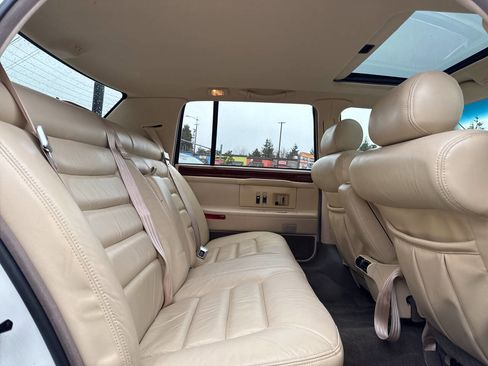 Used 1995 Cadillac De Ville Base 4dr Sedan image 21