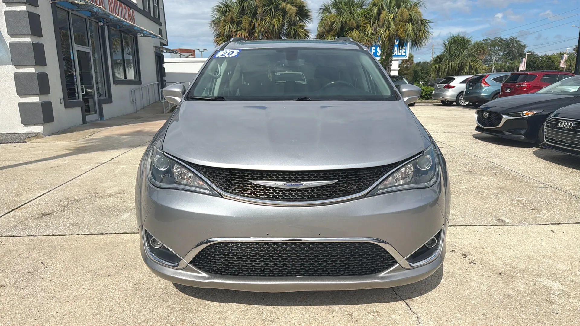 Used 2020 Chrysler Pacifica Touring-L FWD image 8