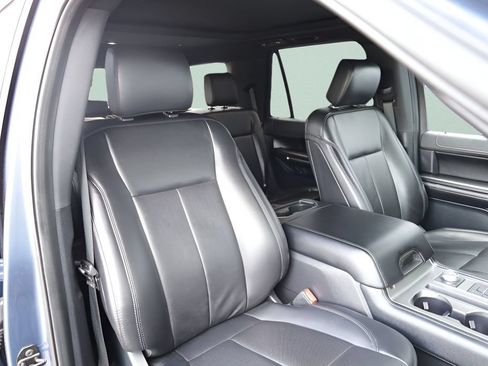 Used 2020 Ford Expedition XLT w/ Equipment Group 202A AWD/4WD image 25