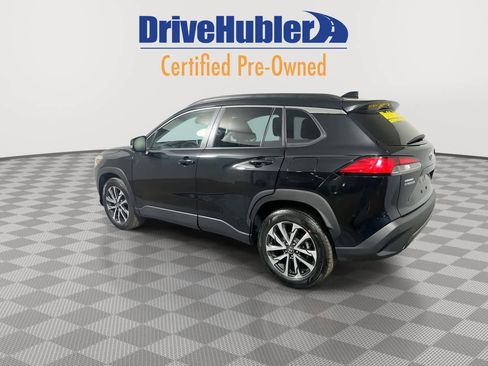 Used 2025 Toyota Corolla Cross XLE image 4
