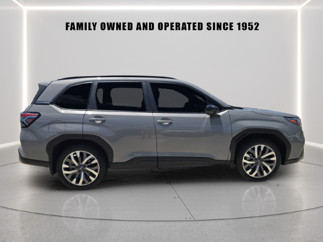 Used 2025 Subaru Forester Touring w/ Popular Package - Touring AWD/4WD image 2