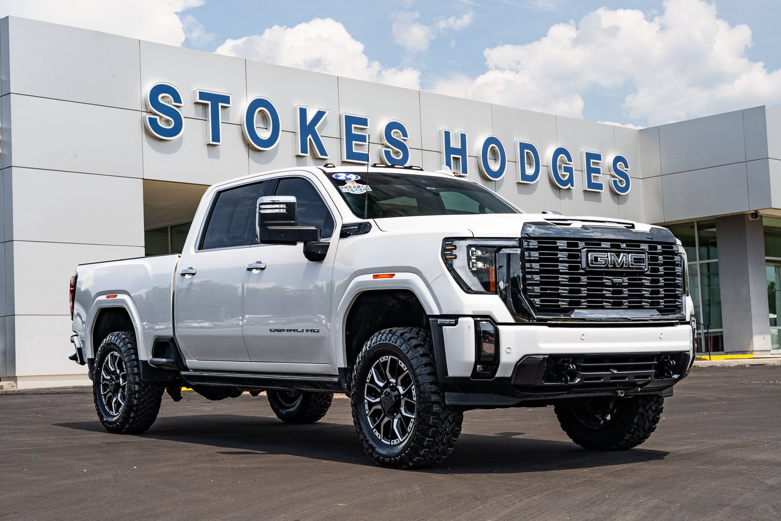 Used 2024 GMC Sierra 2500 Denali Ultimate w/ Max Trailering Package AWD/4WD image 1