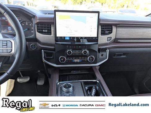 Used 2024 Ford Expedition Limited image 13