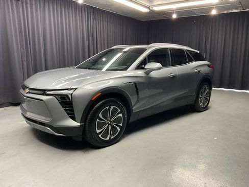 Used 2025 Chevrolet Blazer EV LT AWD/4WD image 3