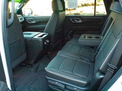 Certified 2024 GMC Yukon SLT w/ SLT Luxury Package image 30