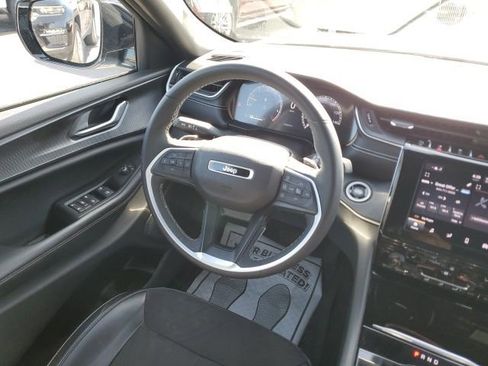 Used 2023 Jeep Grand Cherokee L Laredo AWD/4WD image 18
