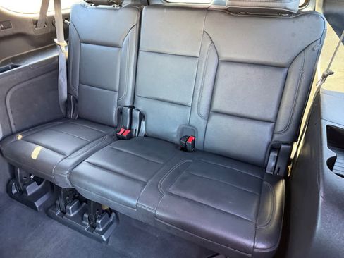 Used 2021 Chevrolet Suburban Z71 w/ Luxury Package image 12