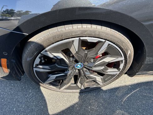 Used 2024 BMW i5 eDrive40i w/ Executive Package RWD image 12