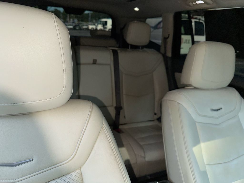 Used 2020 Cadillac XT6 Premium Luxury FWD image 34