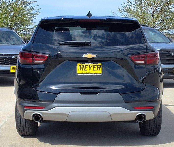 Used 2025 Chevrolet Blazer LT AWD/4WD image 7