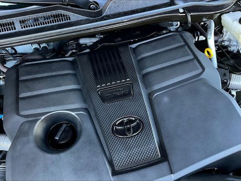 Used 2025 Toyota Tundra Limited image 32