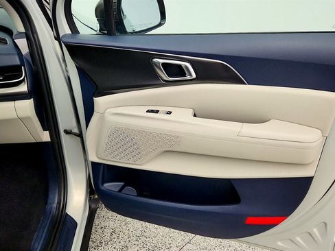 Used 2025 Kia Carnival SX w/ SX Dark Edition Package FWD image 28