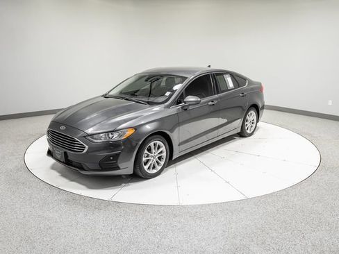 Used 2020 Ford Fusion SE FWD image 32