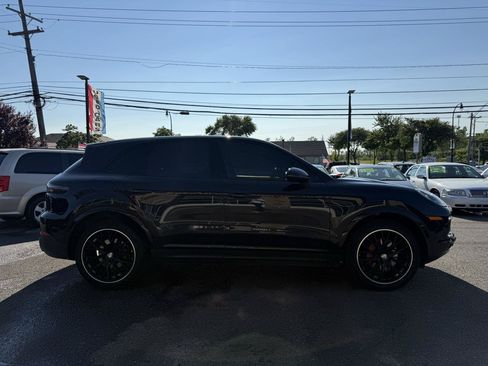 Used 2020 Porsche Cayenne AWD/4WD image 5