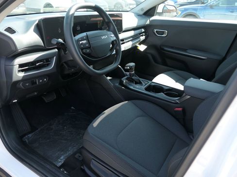 New 2025 Kia K4 LXS image 11