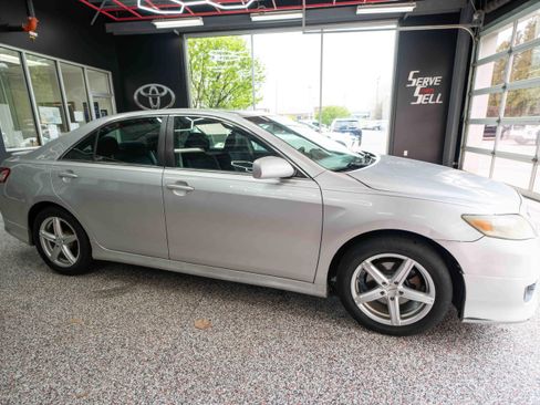 Used 2011 Toyota Camry SE w/ SE Extra-Value Pkg #1 image 5