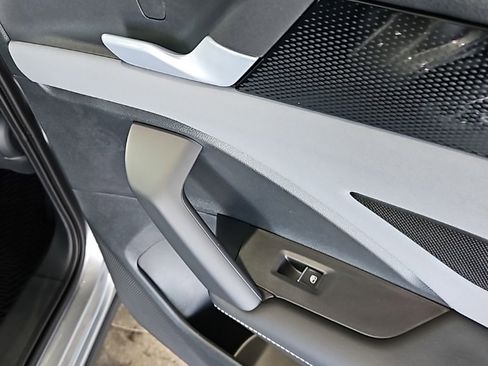 New 2025 Volkswagen Tiguan SE image 16