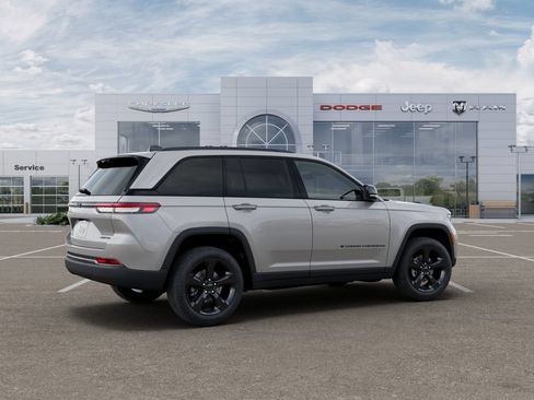 New 2025 Jeep Grand Cherokee Limited w/ Luxury Tech Group II AWD/4WD image 4