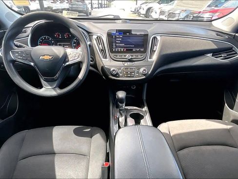 Used 2021 Chevrolet Malibu LT FWD image 15