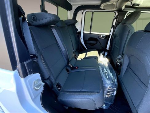 New 2025 Jeep Gladiator Willys image 10