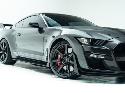 Used 2020 Ford Mustang Shelby GT500 w/ Carbon Fiber Track Pack RWD image 3
