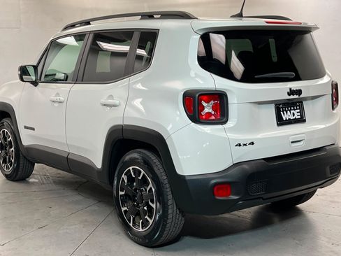 Used 2023 Jeep Renegade Latitude AWD/4WD image 3