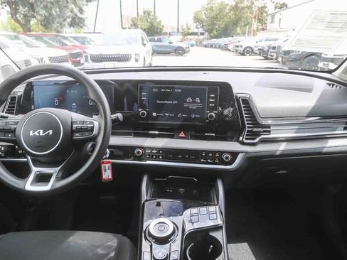 Used 2023 Kia Sportage LX AWD/4WD image 13