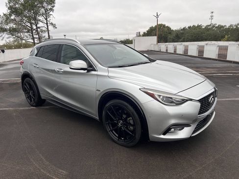 Used 2018 INFINITI QX30 Premium w/ Navigation Package image 2