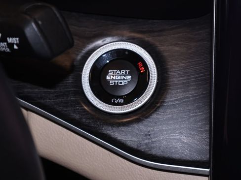 Used 2021 Jeep Grand Cherokee L Limited AWD/4WD image 30