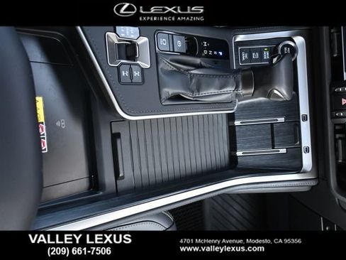 Used 2025 Lexus GX 550 AWD/4WD image 9