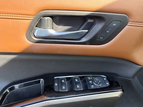 Used 2023 Nissan Pathfinder Platinum AWD/4WD image 11
