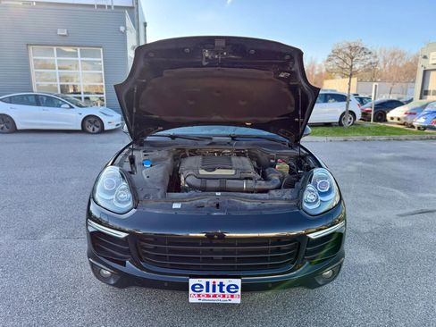 Used 2017 Porsche Cayenne Platinum Edition image 9