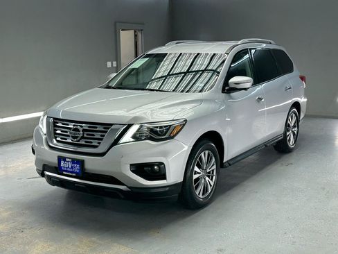 Used 2019 Nissan Pathfinder SL FWD image 3