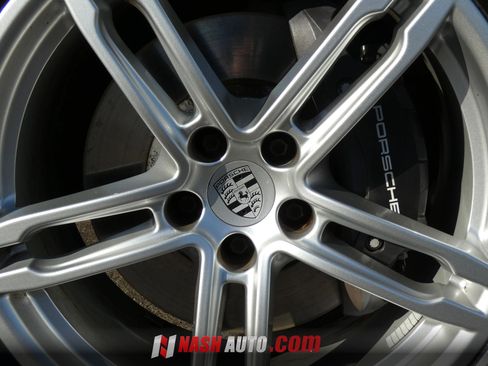 Used 2024 Porsche Macan AWD/4WD image 22