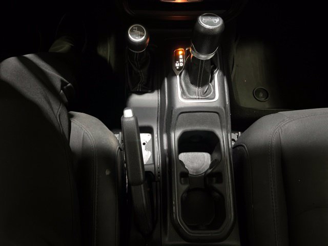Used 2020 Jeep Wrangler Unlimited Sahara AWD/4WD image 21