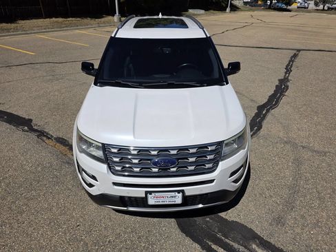 Used 2017 Ford Explorer XLT w/ Equipment Group 202A AWD/4WD image 12