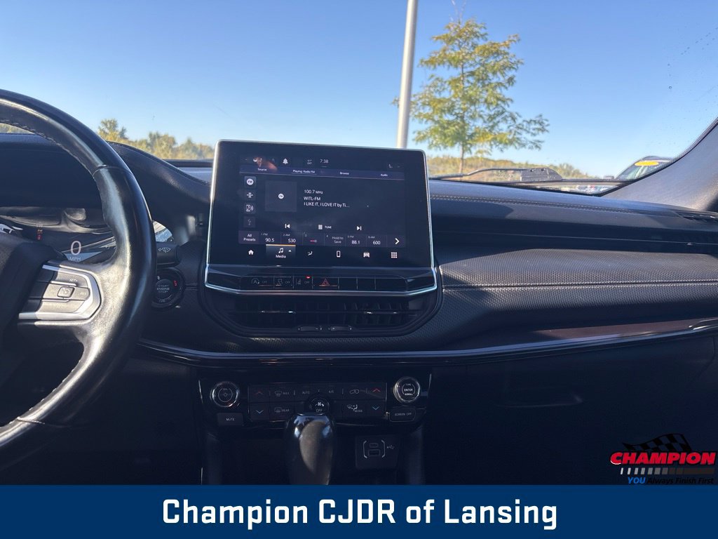 Used 2022 Jeep Compass Latitude w/ Convenience Group AWD/4WD image 3
