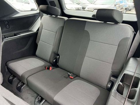 Certified 2023 Chevrolet Traverse LT w/ Rear Camera Mirror Package image 11