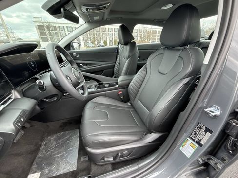 Used 2026 Hyundai Elantra Limited FWD image 13