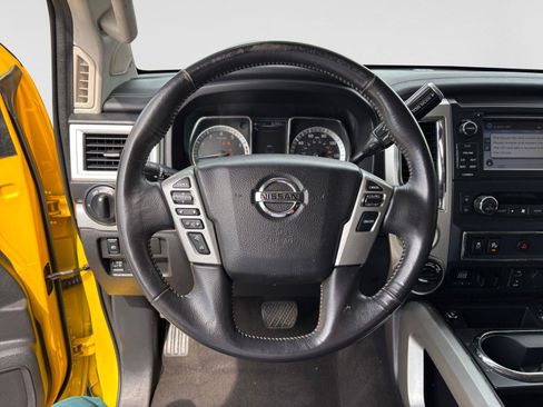 Used 2018 Nissan Titan PRO-4X w/ Pro-4x Convenience Package AWD/4WD image 11