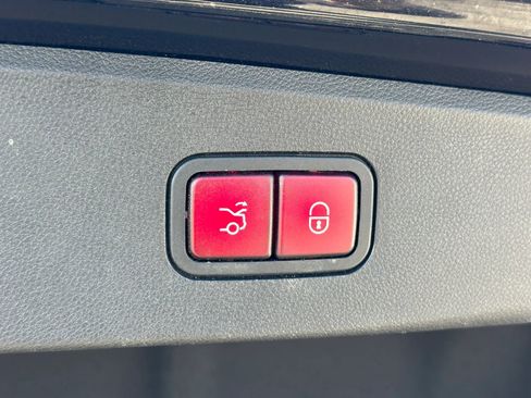 Used 2016 Mercedes-Benz E 400 E 400 Sedan 4D image 29