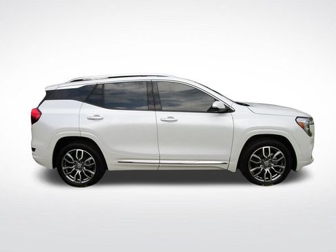 Used 2024 GMC Terrain Denali w/ Denali Premium Package AWD/4WD image 9