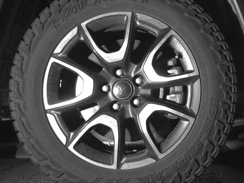 Used 2025 Jeep Compass Trailhawk image 13