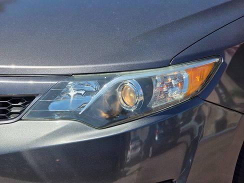 Used 2014 Toyota Camry SE FWD image 6