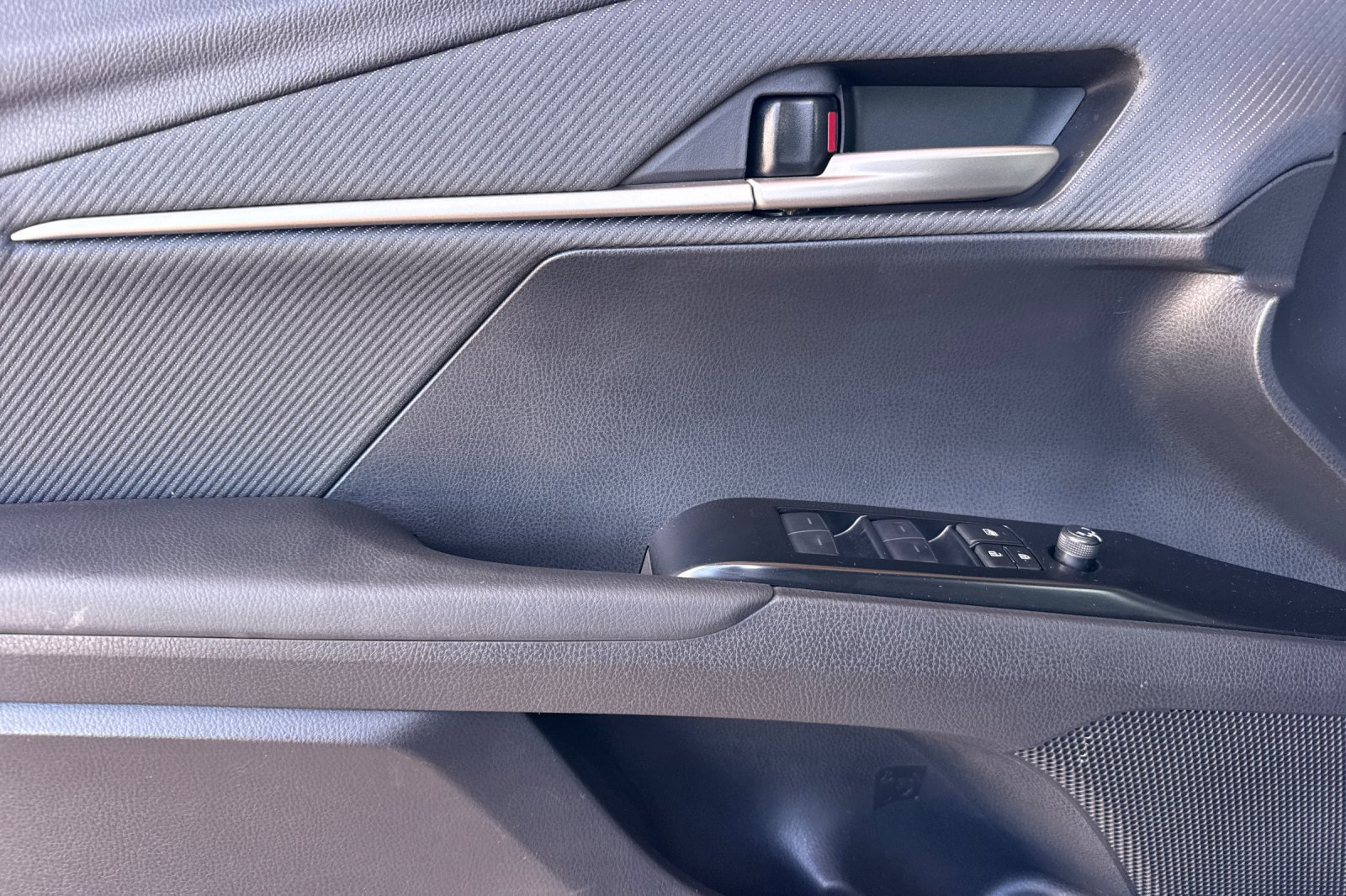 Certified 2025 Toyota Camry SE FWD image 13