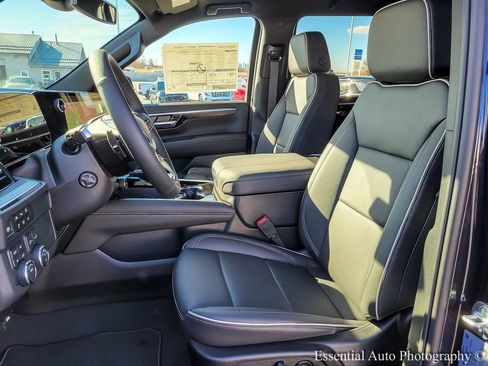 New 2025 Chevrolet Suburban Premier image 8