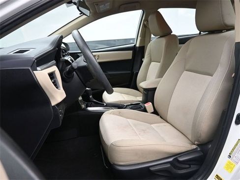 Used 2015 Toyota Corolla LE image 18