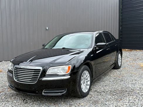 Used 2014 Chrysler 300 RWD image 1