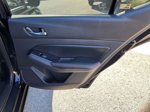 Used 2023 Nissan Altima 2.5 SR w/ SR Premium Package image 14