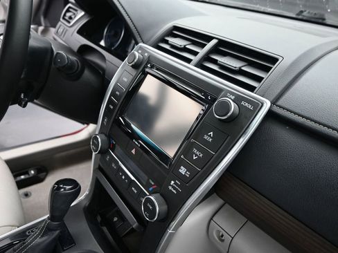 Used 2017 Toyota Camry XLE image 30